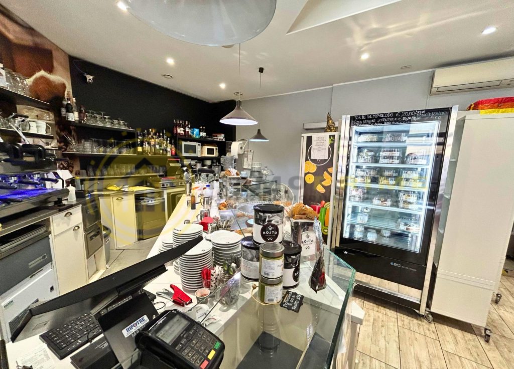 Gelateria e caffetteria avviata cedesi licenza - Foto 17